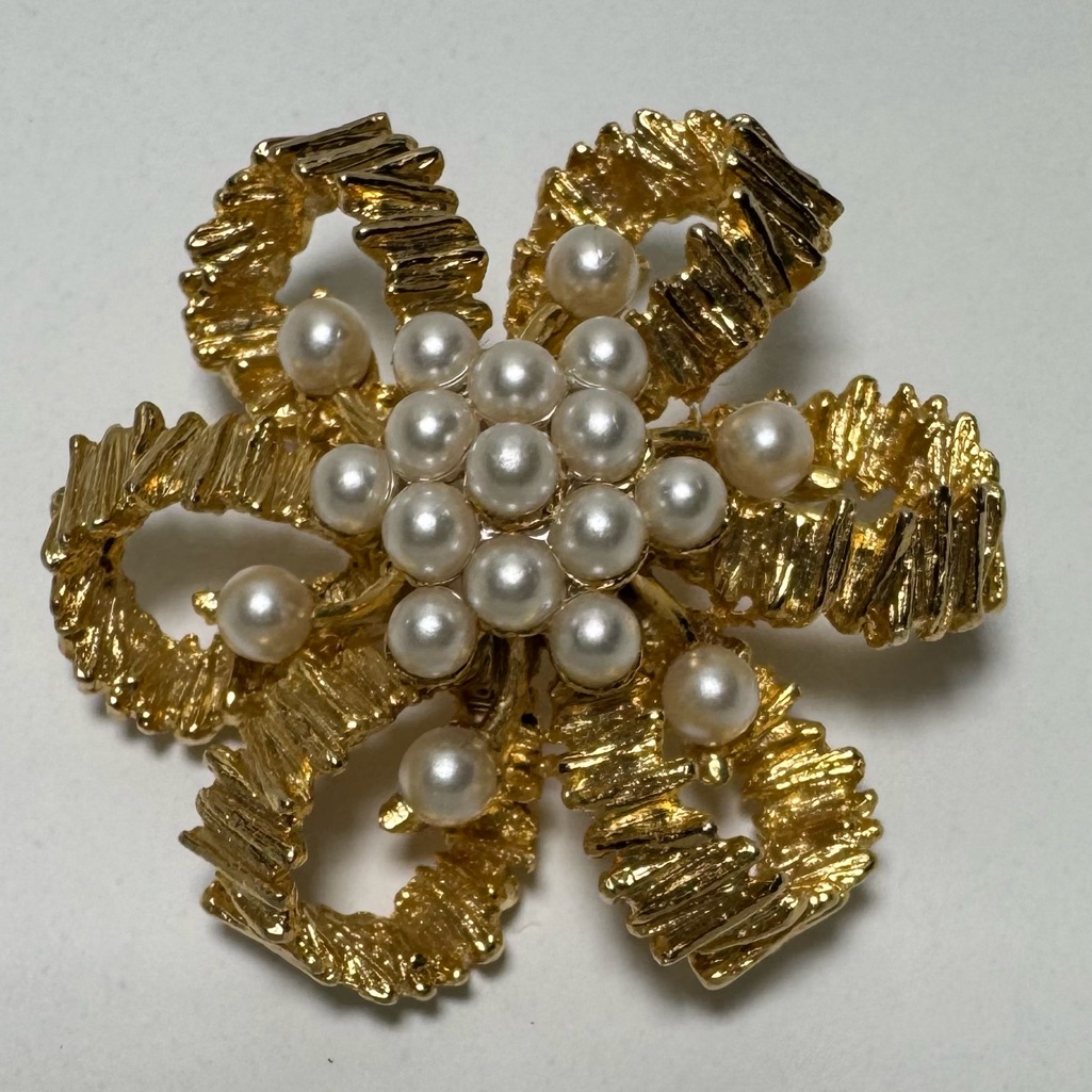 Vintage Lisner Gold Brooch Ribbon Flower Faux Pearls Pin